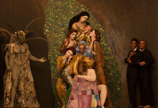 Illustration for article titled KLIMT ARANY KÉPEI ÉLŐ MODELLEKKEL!